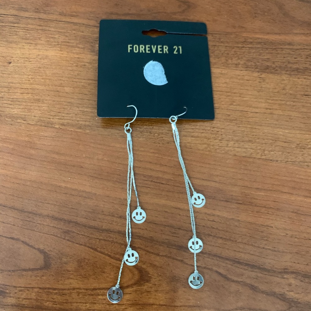 Smiley Face Dangling Earring - Picture 1 of 3